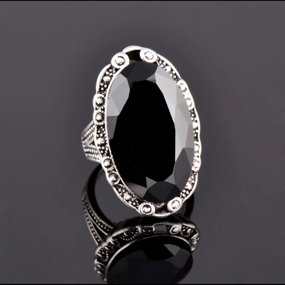 New Vintage Big Black Oval Stone Ring - Picture 2 of 7